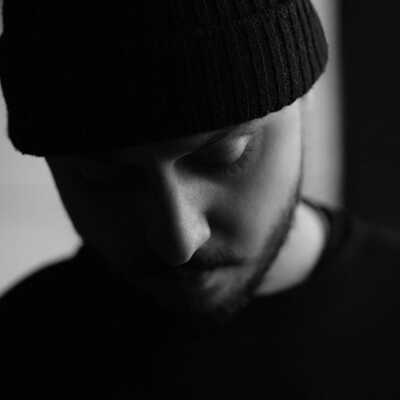 دانلود آهنگ اون وسط جا منم خالی کنید