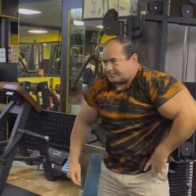 دانلود آهنگ آقای احمدی اومده با کیوک دم در