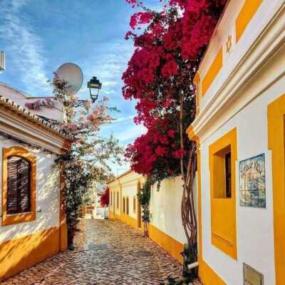 دانلود آهنگ اون که عاشقی رو یاد من داده داره میره