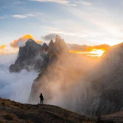 دانلود آهنگ عطر شکوفه داری مثل گل بهاری با صدای مرد