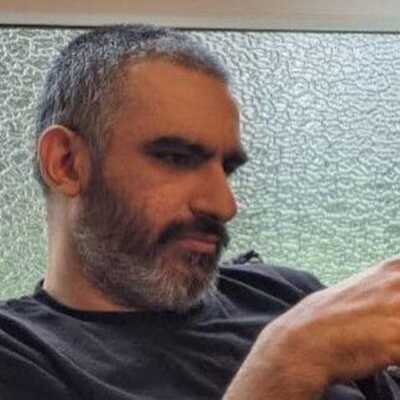 دانلود آهنگ نمکی با چرخش کنار یه بنزه