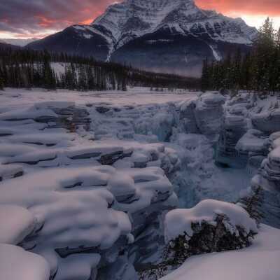 دانلود آهنگ ترکی اونا از پشت سرت پارس میکنن