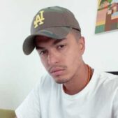 دانلود آهنگ دوست دارم برم یه جا باشم دور از همه