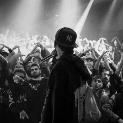 دانلود آهنگ مثل تو ندیدم تو این کهکشان منو دو تا چیز آروم میکرد