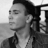 دانلود آهنگ دلم رفت پاهام موند واسه حسی که بهم بخشیدی ممنون