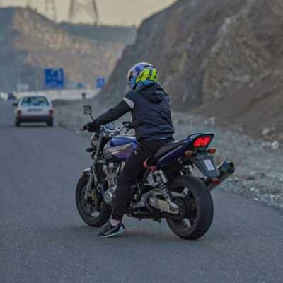 دانلود آهنگ موتورم ۱۳۰۰ دنده ۳ و ۴