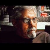 دانلود آهنگ به سوگواری باغی که در خزان گم شد