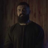 دانلود آهنگ من مغز ندارم کل بدنم دله